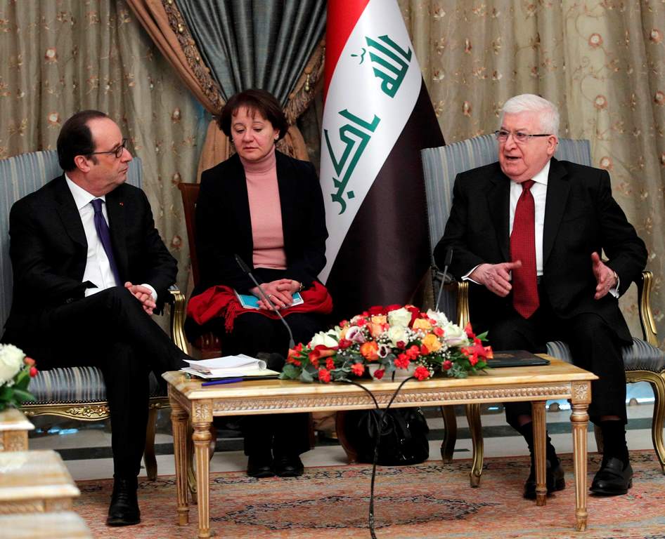 Iraq's President Fuad Masum (R) and French President Francois Hollande (L) speak at the start of their meeting at the presidential palace in Baghdad, Iraq, January 2, 2017 at the start of a one-day visit. Reuters/Christophe Ena/Pool