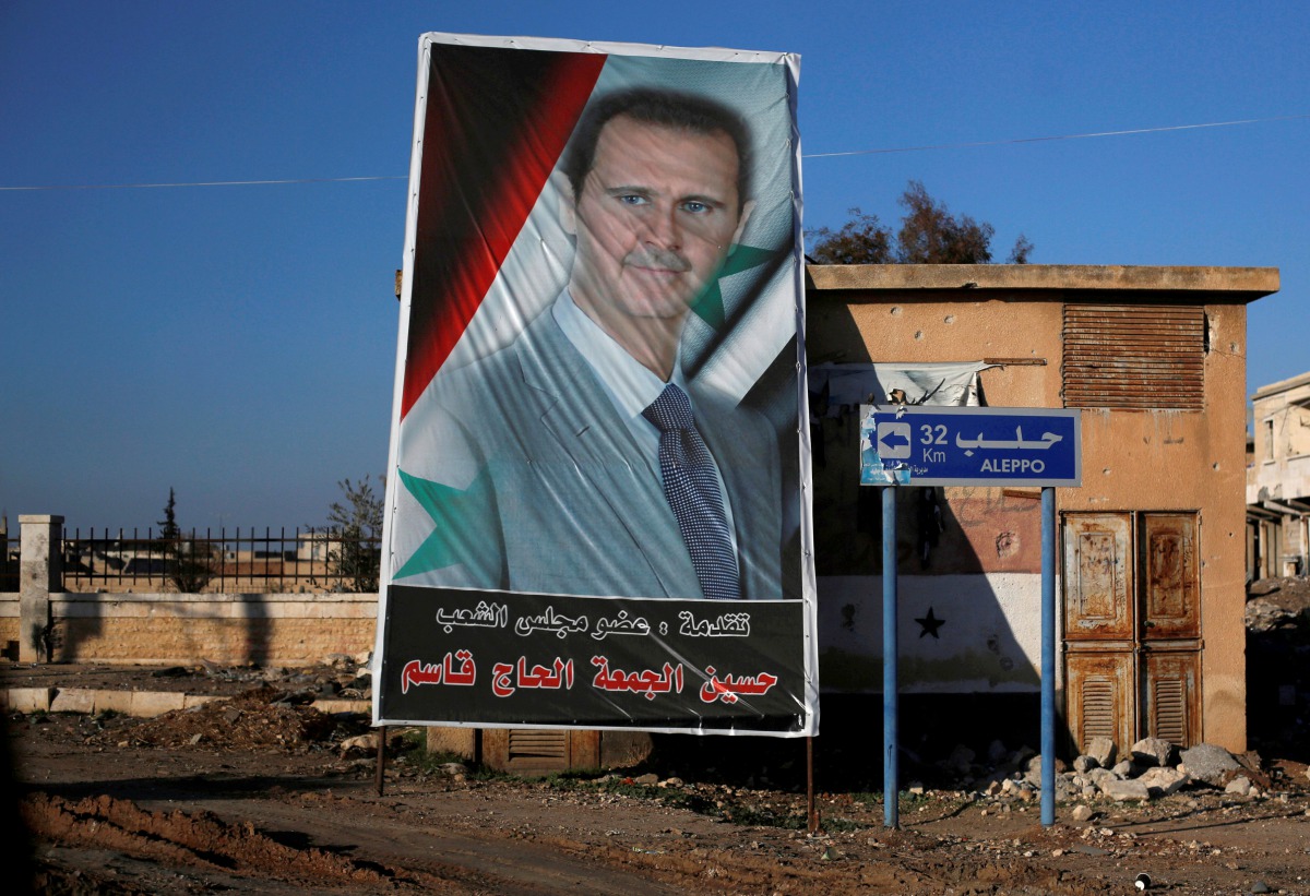 A picture of President Bashar al-Assad is seen in Ramouseh, Aleppo, Syria, December 8, 2016 (REUTERS / Omar Sanadiki) 