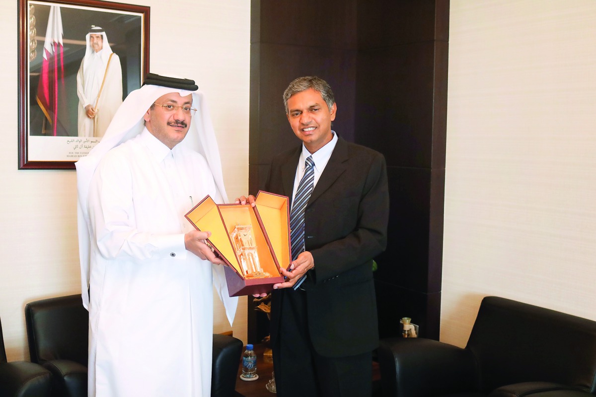 Faleh Al Naemi, Chairman and Managing Director of Qatar Post, yesterday met Indian Ambassador P Kumaran to discuss ways to strengthen bilateral relations and develop investment opportunities with Indian Post.