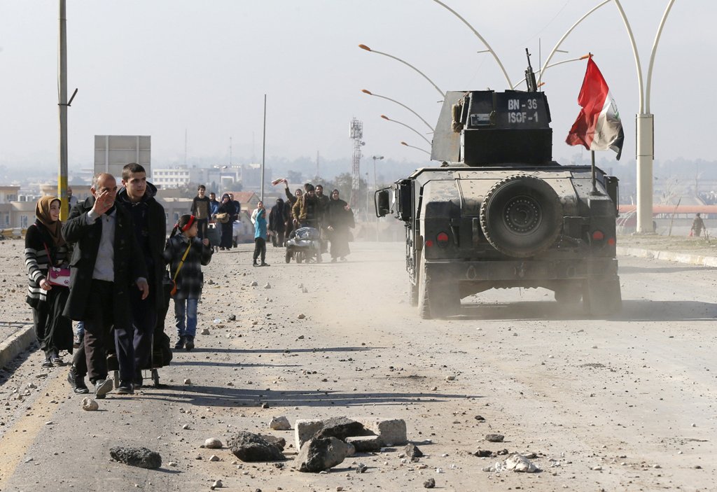 Civilians leave the city to escape from clashes during a battle with Islamic State militants, in al-Zirai district in Mosul, Iraq, January 18, 2017. REUTERS/Muhammad Hamed
