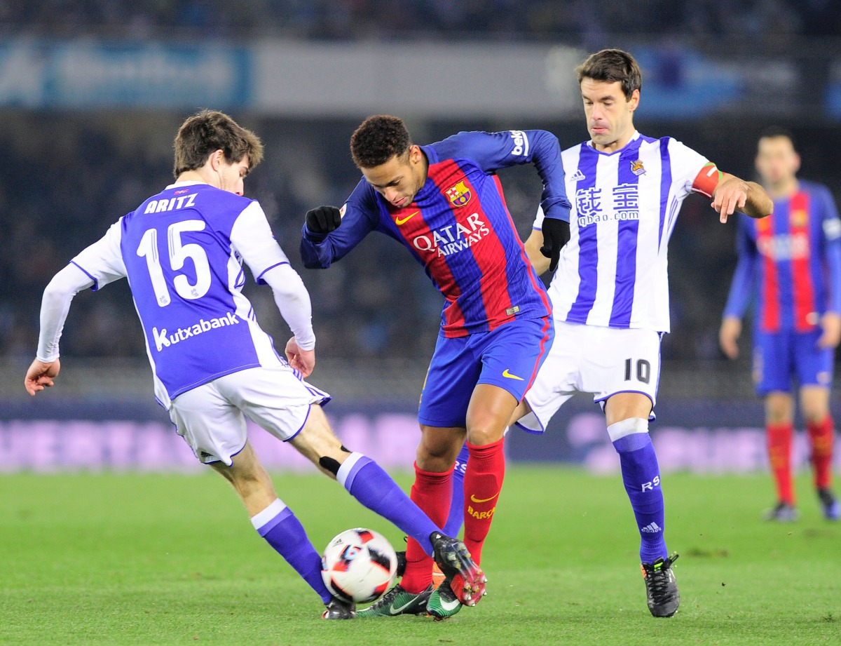 Barcelona's Brazilian forward Neymar da Silva Santos Junior (centre) vies with Real Sociedad's defender Aritz Elustondo (left) and midfielder Xabier Prieto during the Spanish Copa del Rey quarter final first leg match at the Anoeta Stadium in San Sebastia