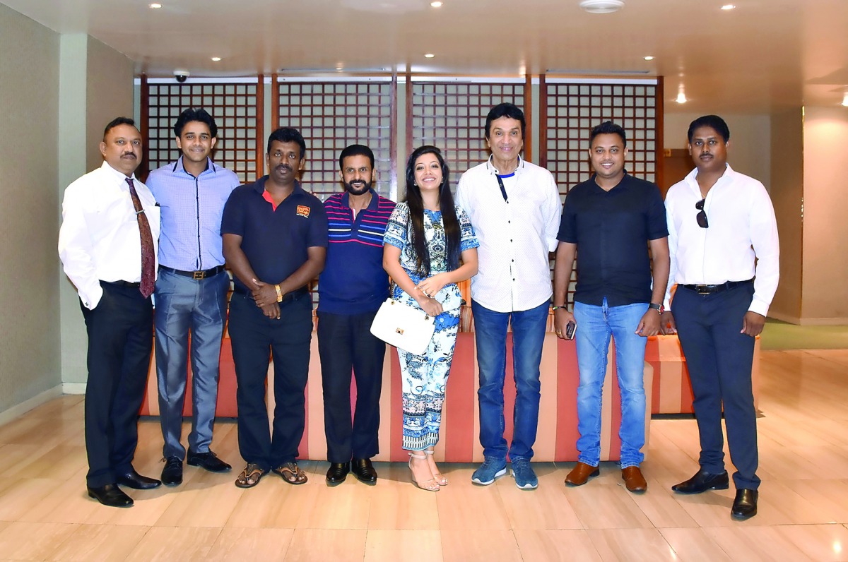 Popular Sri Lankan artistes Saranga Disasekara, Visharad Manoj Peiris, Ravindra Randeniya, Sachini Ayendra, television personality Hishan Sameera and Executive Producer of popular Sri Lankan TV programme Chat and Music, Chaminda pose for a photograph with