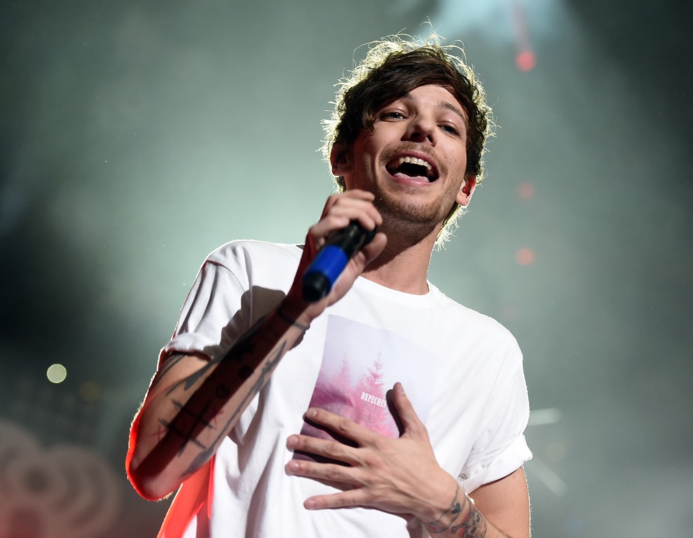 (FILES) This file photo taken on December 1, 2015, shows Singer Louis Tomlinson of musical group One Direction performing onstage during 106. AFP / KEVIN WINTER
