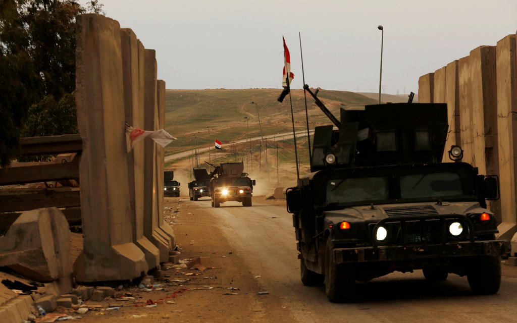 Iraqis forces advance as they battle with Islamic State militants, in western Mosul, Iraq March 11, 2017. REUTERS/Suhaib Salem
