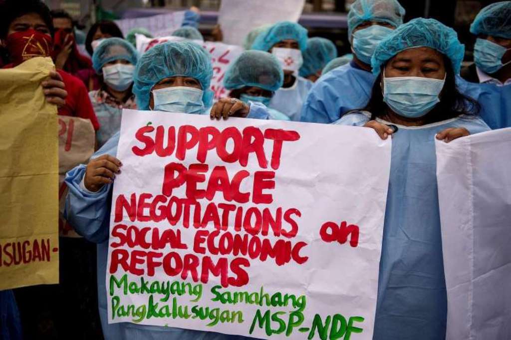 Members of the National Democratic Front of the Philippines (NDFP) hold a demonstration calling for peace negotiations and social economic reforms in Manila.PHOTO: AFP.