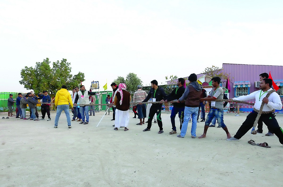 Workers participate in “Raeyana Campaign” at Al Shahaniya organised by Qatar Charity.