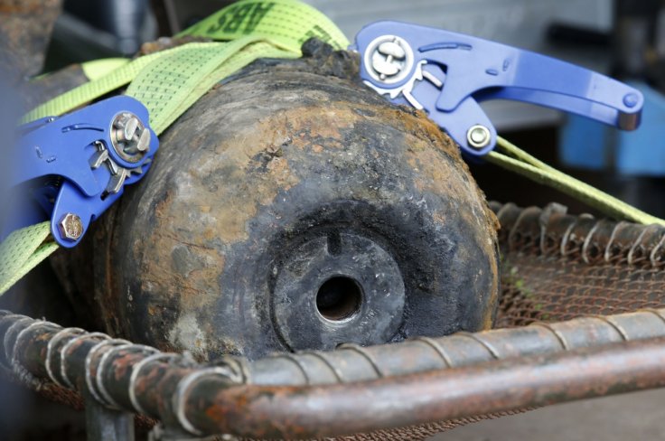 FILE PHOTO: A defused unexploded World War II bomb found in Berlin (Reuters) 