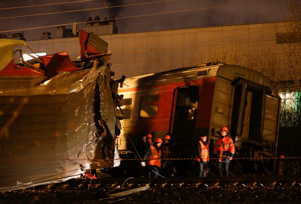 Emergencies Ministry members work at the site of a collision between a passenger train and a suburban train in Moscow, Russia April 9, 2017. Reuters/Maxim Shemetov