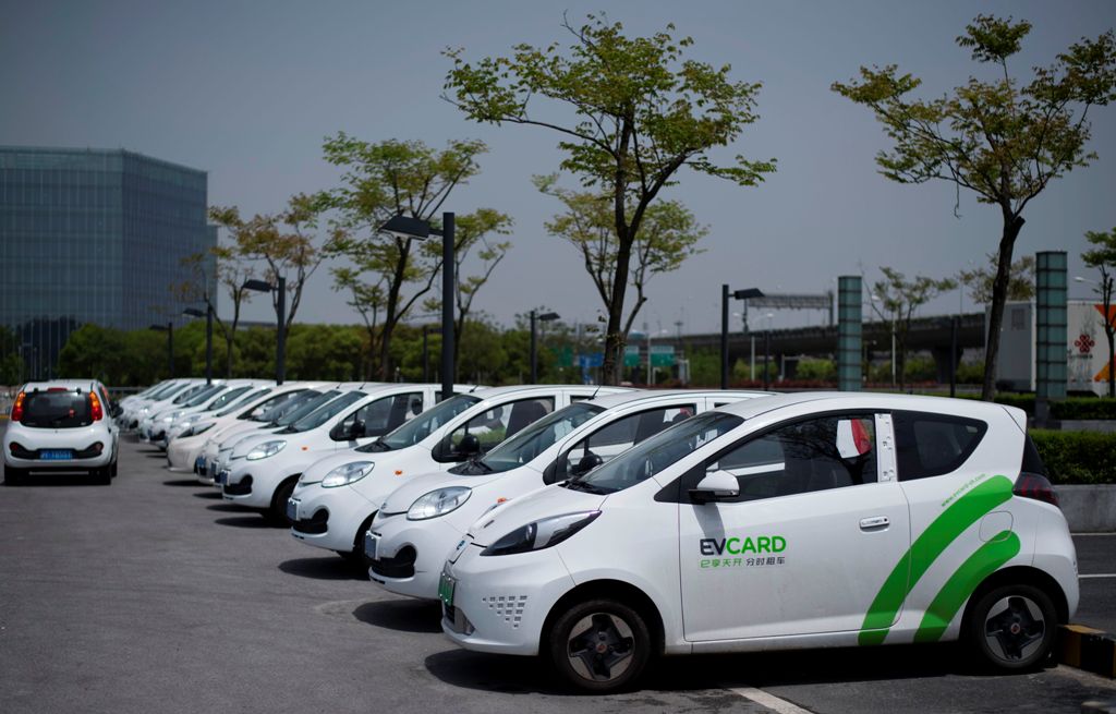 This picture taken on April 18, 2017 shows EV Card share cars parked at a station in Shanghai.  AFP / Johannes EISELE 