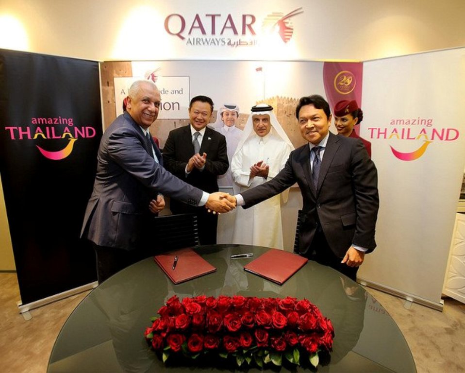 Signing of MoU by Qatar Airways Chief Commercial Officer Mr. Ehab Amin and TAT Deputy Governor for International Marketing Europe, Africa, Middle East and Americas Mr. Tanes Petsuwan
