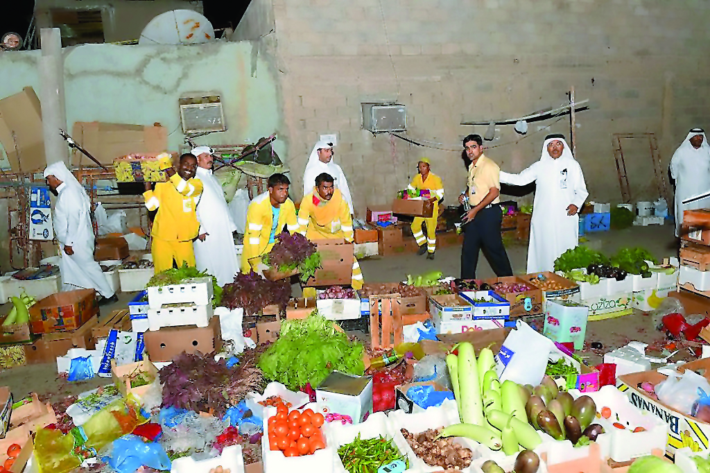 Street vendors at Al Asmakh.