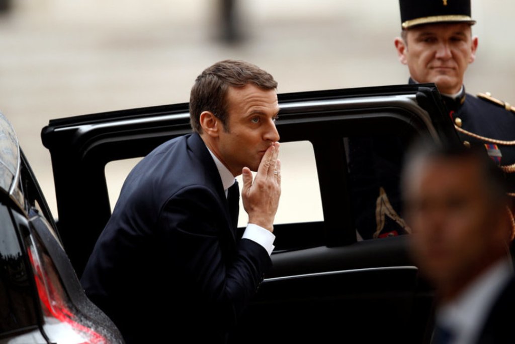 French President-elect Emmanuel Macron reacts as he arrives to attend a handover ceremony with outgoing President Francois Hollande at the Elysee Palace in Paris, France, May 14, 2017. REUTERS/Yoan Valat/Pool REUTERS.