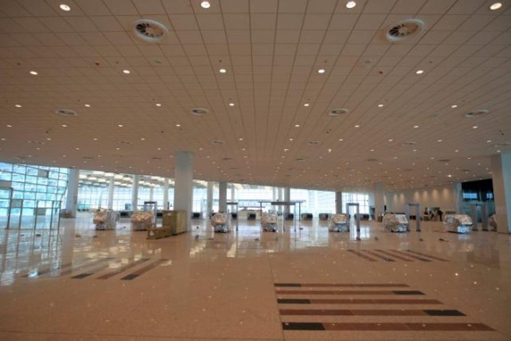 A general view of the immigration and final security area at the newly built airport in Islamabad, Pakistan May 6, 2017. REUTERS/Caren Firouz

