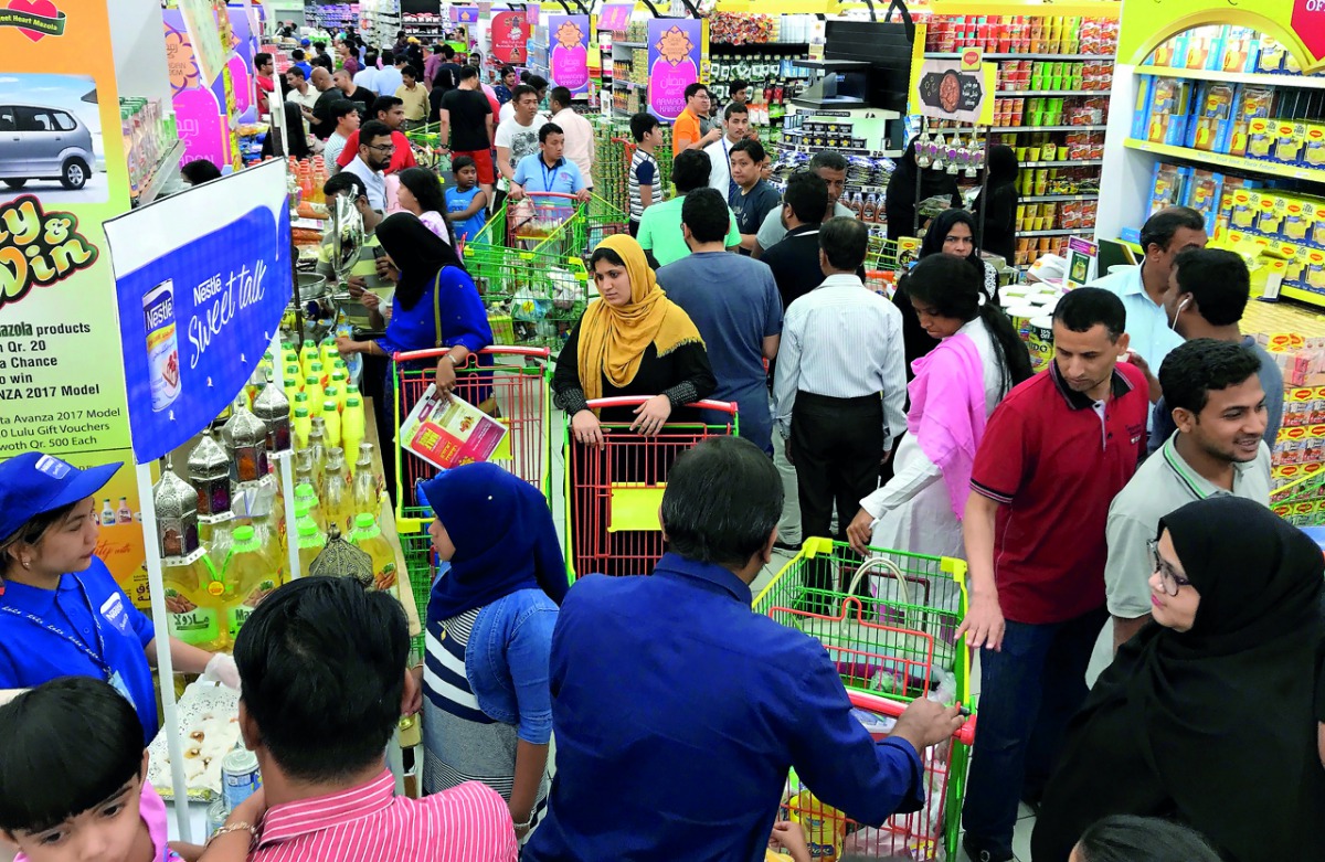 Shoppers out to grab Ramadan offers at a hypermarket in Doha, yesterday. Pic: Qassim Rahmatullah/ The Peninsula