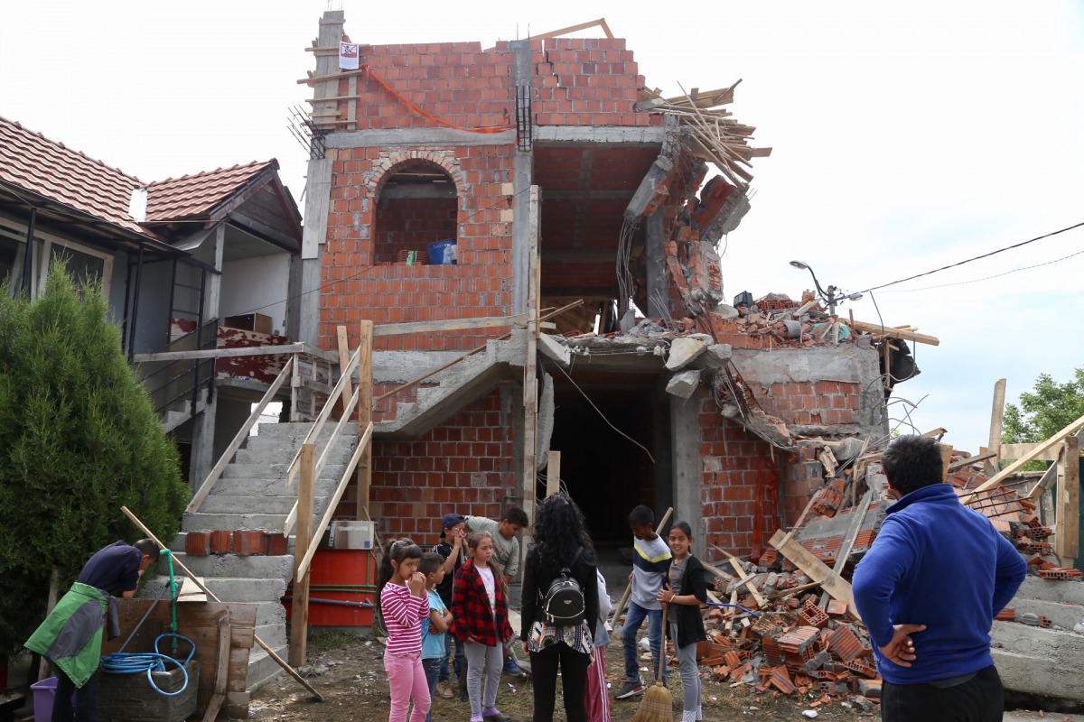  People look at the masjid building under construction after it was demolished by the reason of it being unauthorized in Zemun Polje neighborhood of Belgrade, Serbia on May 26, 2017. (Talha Öztürk / Anadolu Agency)