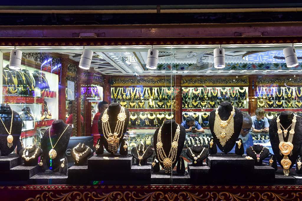 This picture taken on May 24, 2017 shows gold jewelry displayed for sale at a shop in Dhaka. AFP / Munir UZ ZAMAN 
