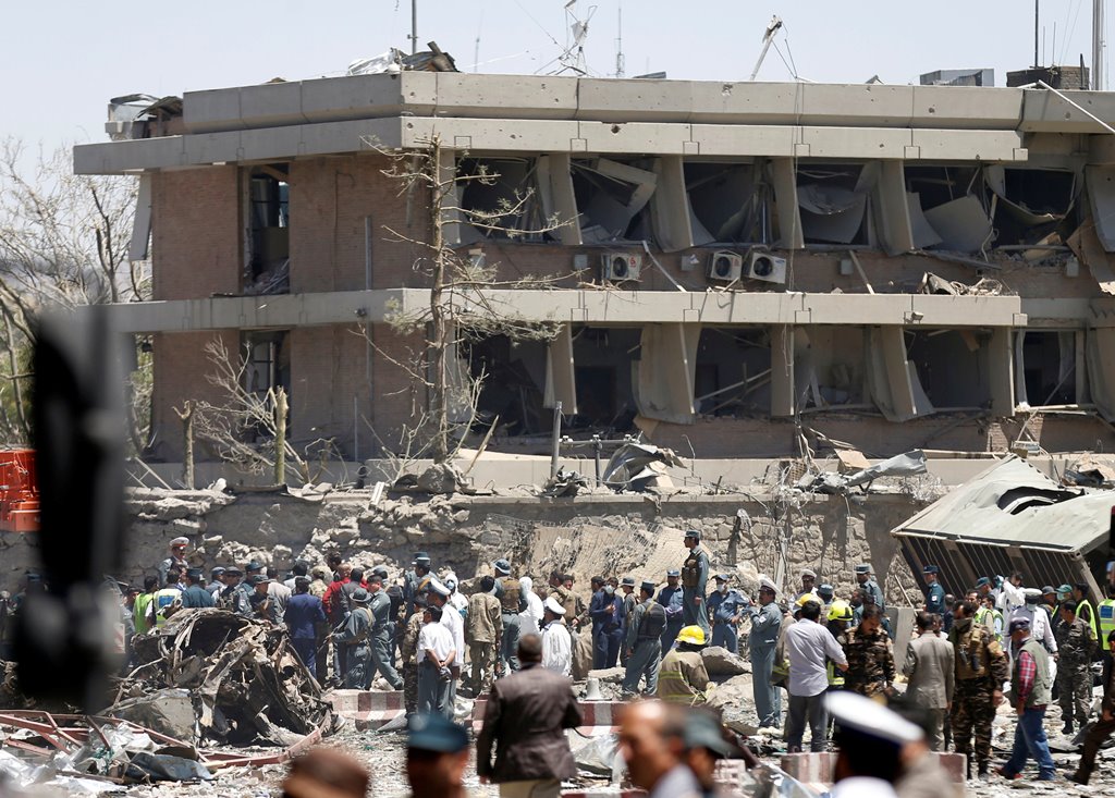 Afghan officials inspect outside the German embassy after a blast in Kabul, Afghanistan May 31, 2017. REUTERS/Mohammad Ismail
