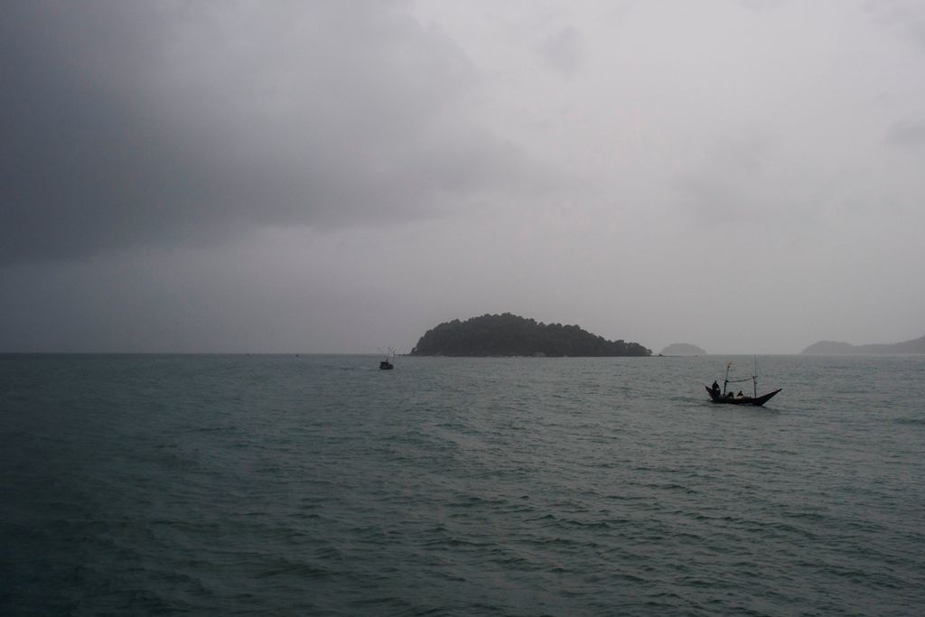This photo is taken on June 9, 2017 shows small fishing boats sailing over the Andaman sea near San Hlan village in Dawei, northern part of Myanmar.   AFP / Ye Aung Thu

