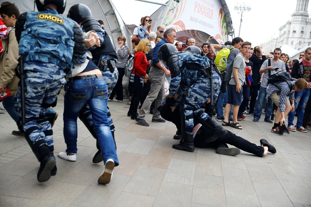 Russian police officers take into custody a protester during an unauthorized rally after Russian liberal opposition leader Alexei Navalny called to hold a protest in Tverskaya street in Moscow, Russia on June 12, 2017.   Sefa Karacan - AA
