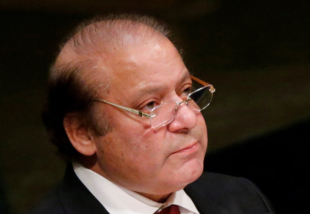 FILE PHOTO - Prime Minister Muhammad Nawaz Sharif of Pakistan addresses attendees during the 70th session of the United Nations General Assembly at the U.N. Headquarters in New York, September 30, 2015. REUTERS/Carlo Allegri/File Photo