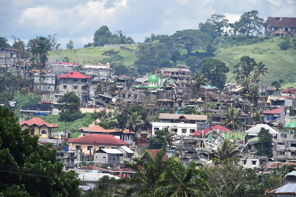 A bird's eye view of destroyed houses after one month of fighting between government troops in Marawi on June 24, 2017. AFP / PA / TED ALJIBE
