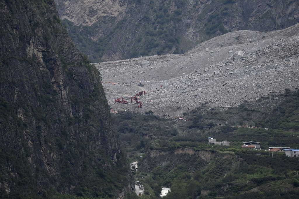 Chinese rescuers search for survivors at a landslide area in the village of Xinmo in Maoxian county, China's Sichuan province on June 25, 2017. AFP / WANG Zhao
