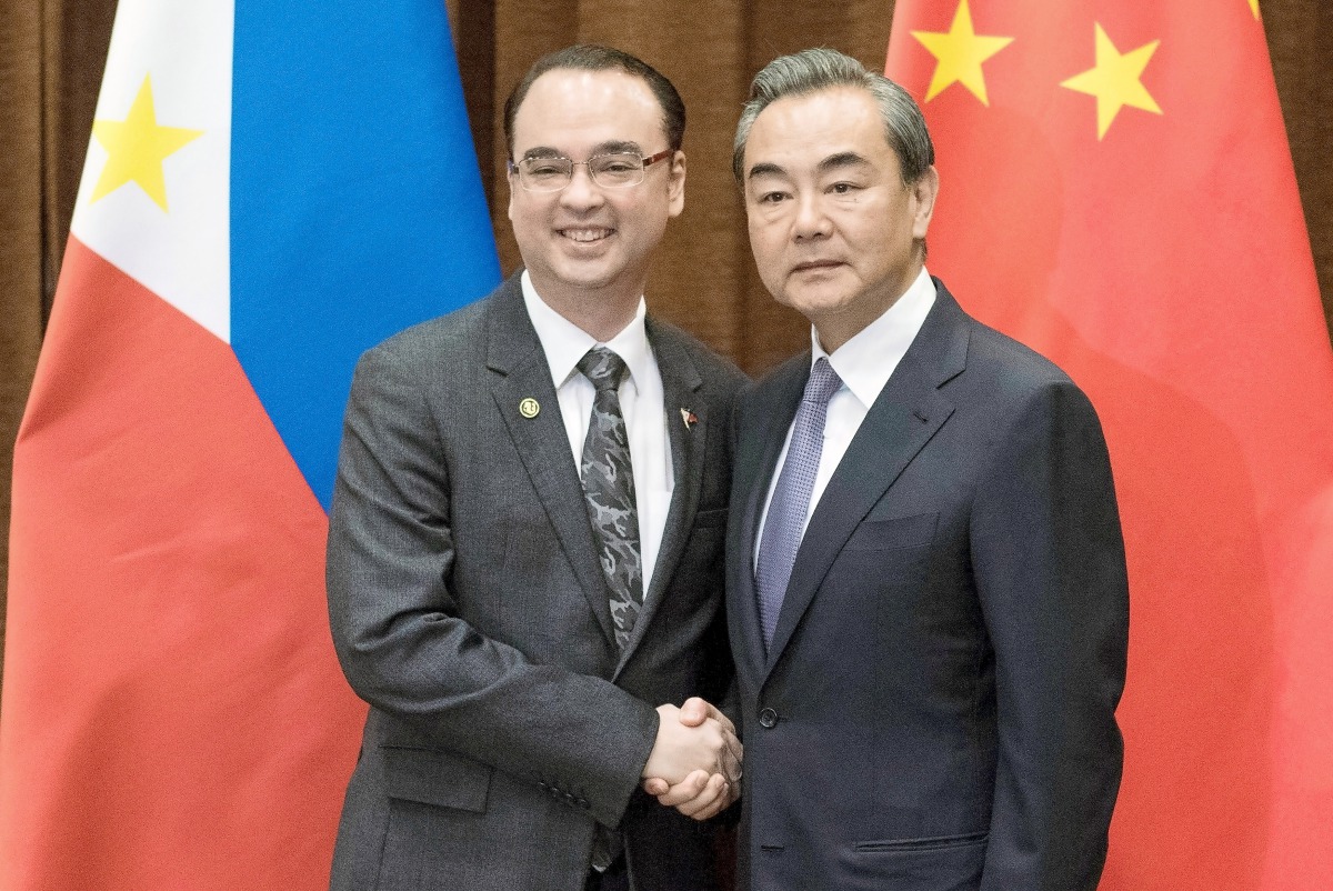 Chinese Foreign Minister Wang Yi (right) meets Philippine Department of Foreign Affairs (DFA) Secretary Alan Peter Cayetano during a meeting at the Ministry of Foreign Affairs in Beijing, yesterday.
