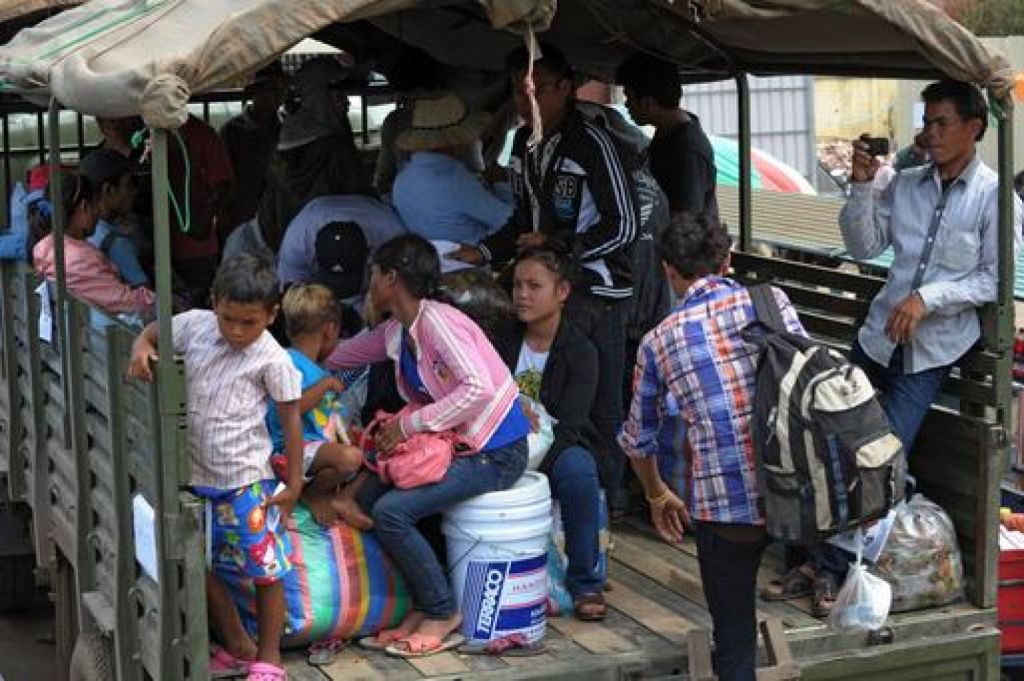 Thailand's military government said it will delay enforcing new labour regulations after thousands of migrant workers fled home to neighbouring countries this week fearing arrest and heavy fines under the new decree. PHOTO: AFP
