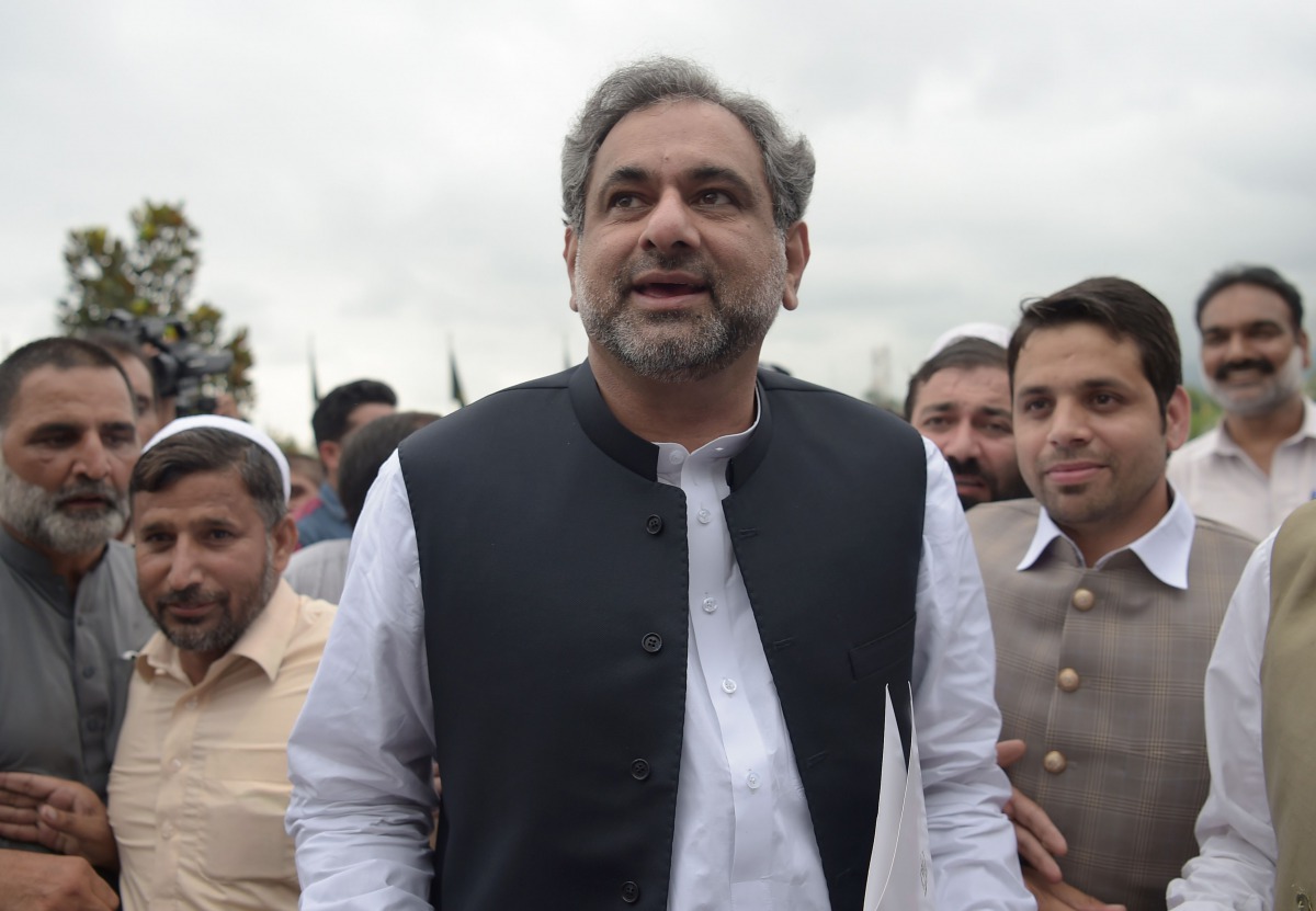 Pakistan's former petroleum minister and prime minister-designate Shahid Khaqan Abbasi arrives at the Parliament House to casts his vote during the election for interim prime minister in Islamabad on August 1, 2017. (AFP / AAMIR QURESHI)