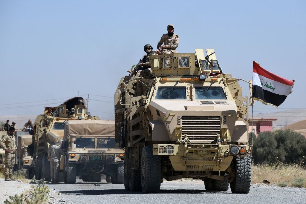 Iraqi government forces advance towards Tal Afar on June 9, 2017, during ongoing battles to retake the city from the Islamic State (IS) group fighters (AFP Photo/MOHAMED EL-SHAHED).
