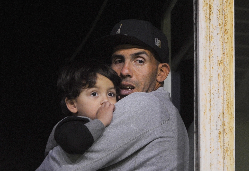 Argentine former Boca Juniors star and current Shanghai Shenhua striker, Carlos Tevez attends the Boca juniors vs Olimpo Argentina First Division Superliga football match at La Bombonera stadium, in Buenos Aires, on August 27, 2017. / AFP / ALEJANDRO PAGN