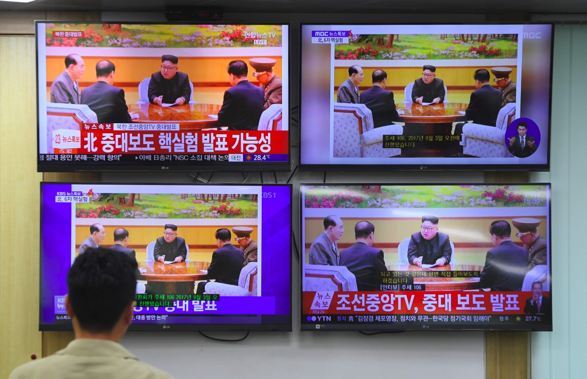 A South Korean official watches television news channels showing North Korea's leader Kim Jong-Un, at the Korea Meteorological Administration in Seoul on September 3, 2017. The 