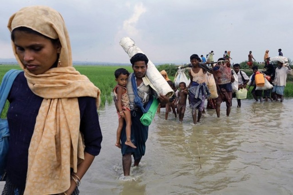 ARRIVALS. Rohingya refugees from Myanmar's Rakhine state arrive near the Khanchon border crossing near the Bangaldeshi town of Teknaf on Septebmer 5, 2017. K M Asad/AFP.