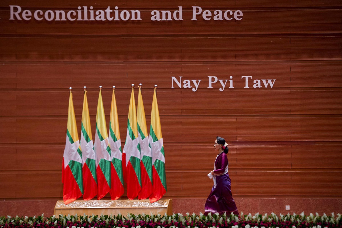 Myanmar's State Counsellor Aung San Suu Kyi arrives to deliver a national address in Naypyidaw on September 19, 2017. AFP / Ye Aung Thu