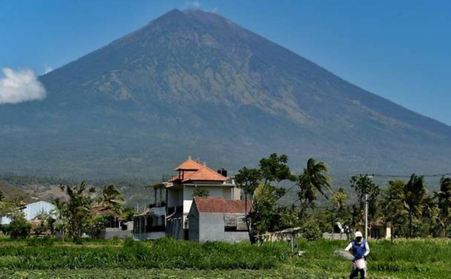 Mount Agung, about 75km from the Indonesian tourist hub of Kuta, has been shaking since August, threatening to erupt for the first time in more than 50 years. (Photo: AFP/BAY ISMOYO).