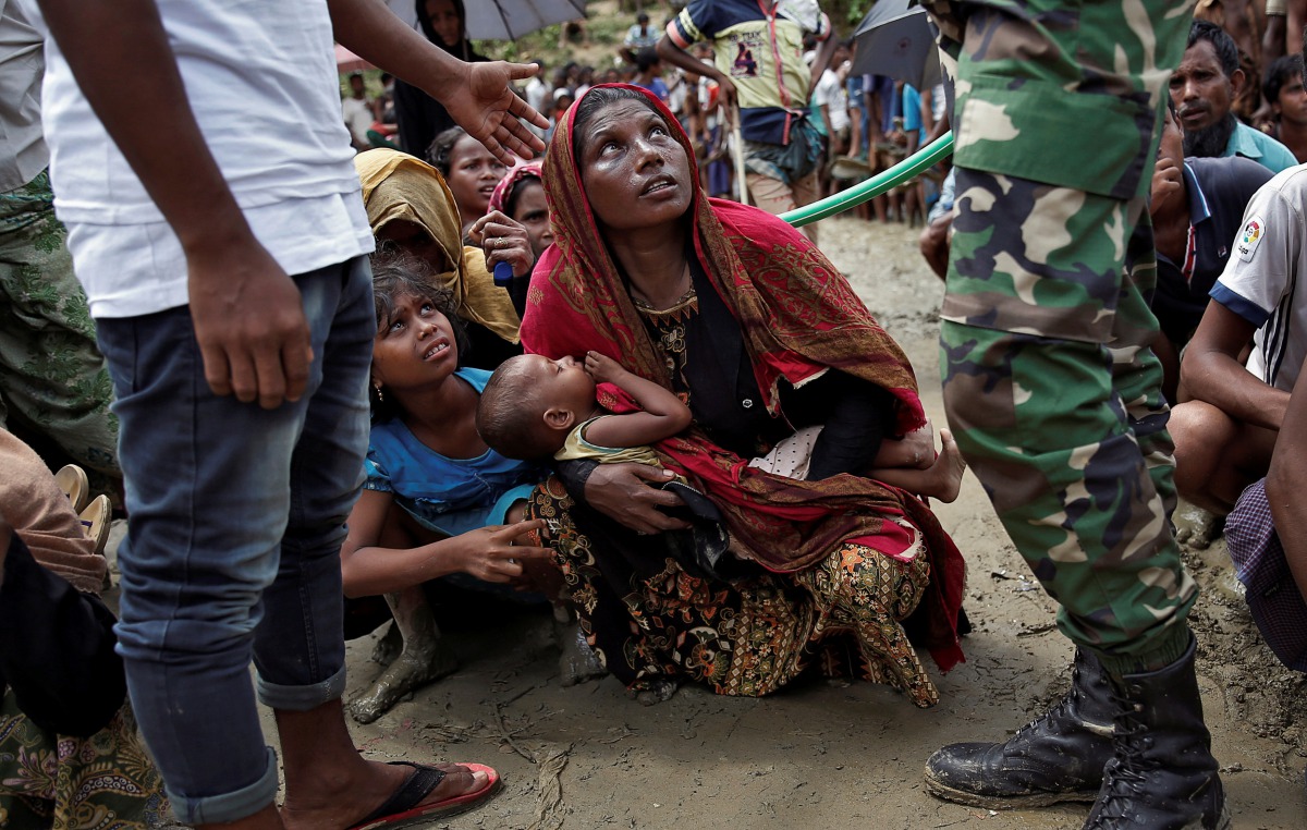 Rohingya refugees wait to receive aid in Cox's Bazar, Bangladesh, September 27, 2017. Reuters/Cathal McNaughton