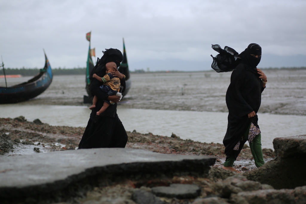  Rohingya people, fled from oppression within ongoing military operations in Myanmar’s Rakhine state, cross the border of Teknaff, Bangladesh on September 28, 2017. Zakir Hossain Chowdhury - Anadolu Agency )

