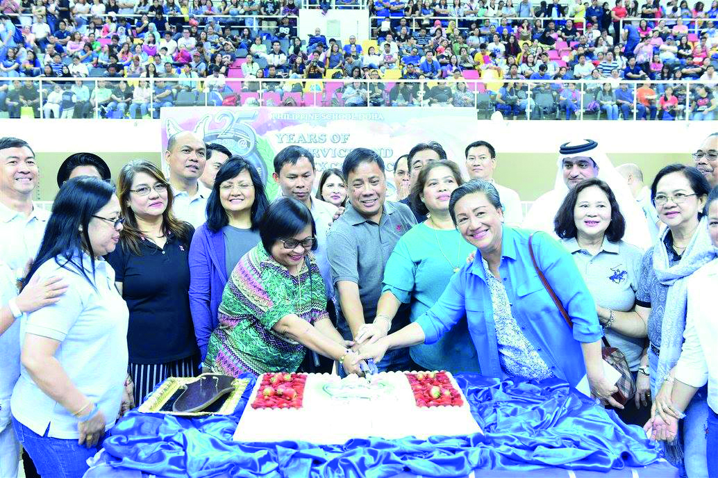 School officials and guests at a cake cutting ceremony. Pic: Victor Magnipes