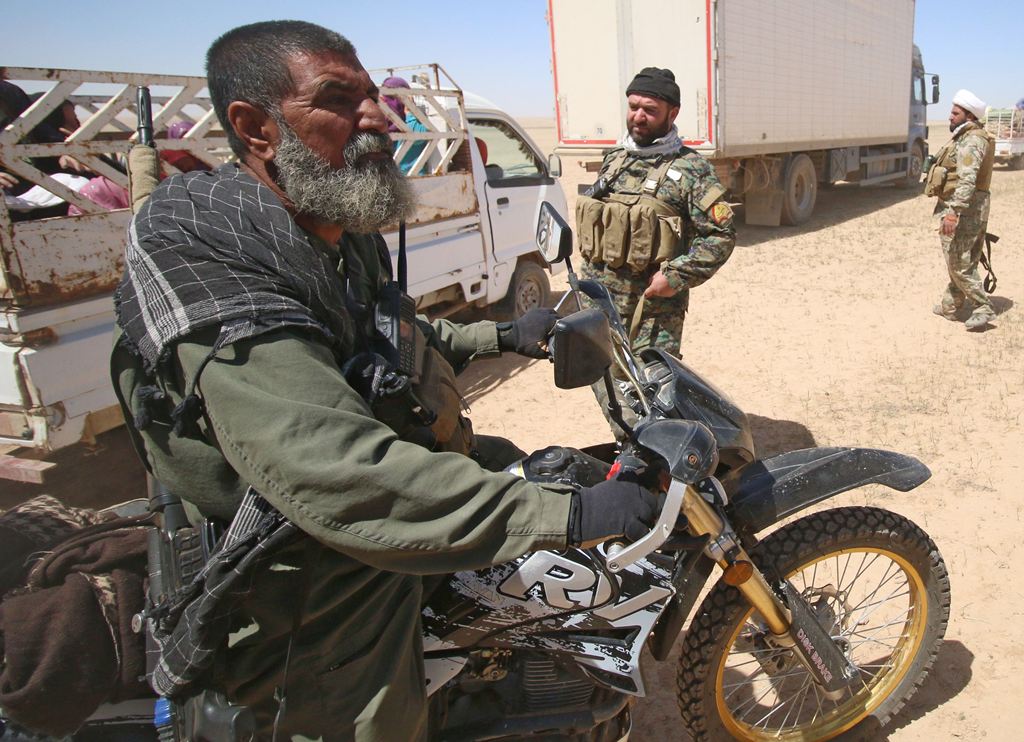 A picture taken on April 26, 2017 shows Iraqi Abu Tahsin al-Salhi (L), a veteran sniper from the Hashed al-Shaabi (Popular Mobilisation units) who boasted about killing at least 320 Islamic State (IS) group fighters, during the fight for the Iraqi city of