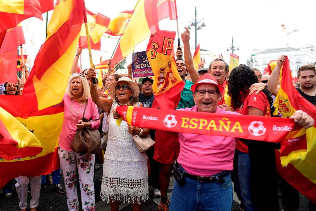 People attend a demonstration against a referendum on independence for Catalonia, on October 01, 2017 in Madrid.  AFP / Javier SORIANO
