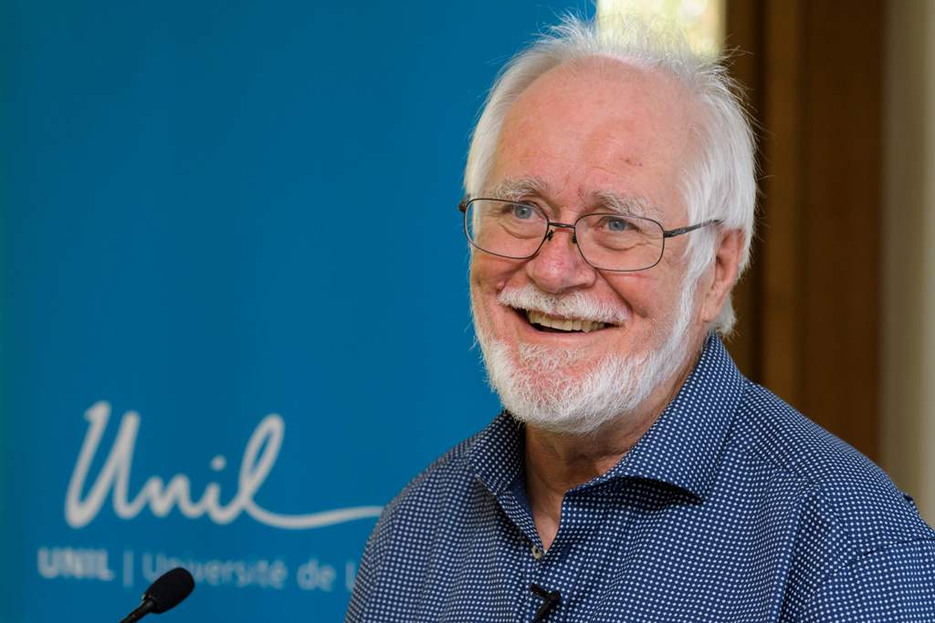One of the three winners of the 2017 Nobel Prize in Chemistry, Swiss Scientist Jacques Dubochet smiles during a press conference at the Lausanne University following the prize's announcement on October 4, 2017. AFP / Fabrice COFFRINI
