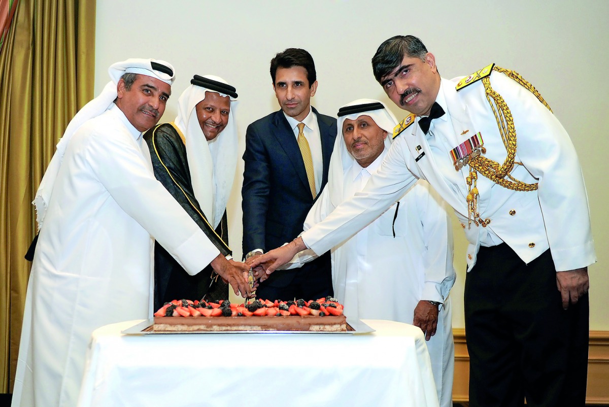 Sheikh Dr Fahad bin Abdulrahman Al Thani (second left); Brigadier Salem Hamad Al Nabit (left); 
Sheikh Ali bin Abdullah Al Thani (second right); Shahzad Ahmed (centre), Ambassador of Pakistan; and Commodore Irfan Taj, Defence Attache Pakistan Embassy, cu