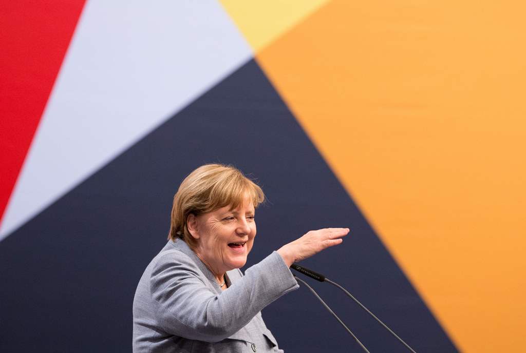 German Chancellor, Angela Merkel speaks during a campaign meeting of her Christian Democratic Union (CDU) party two days ahead of the state election in Lower Saxony on October 13, 2017 in Osnabruck. AFP / dpa / Friso Gentsch