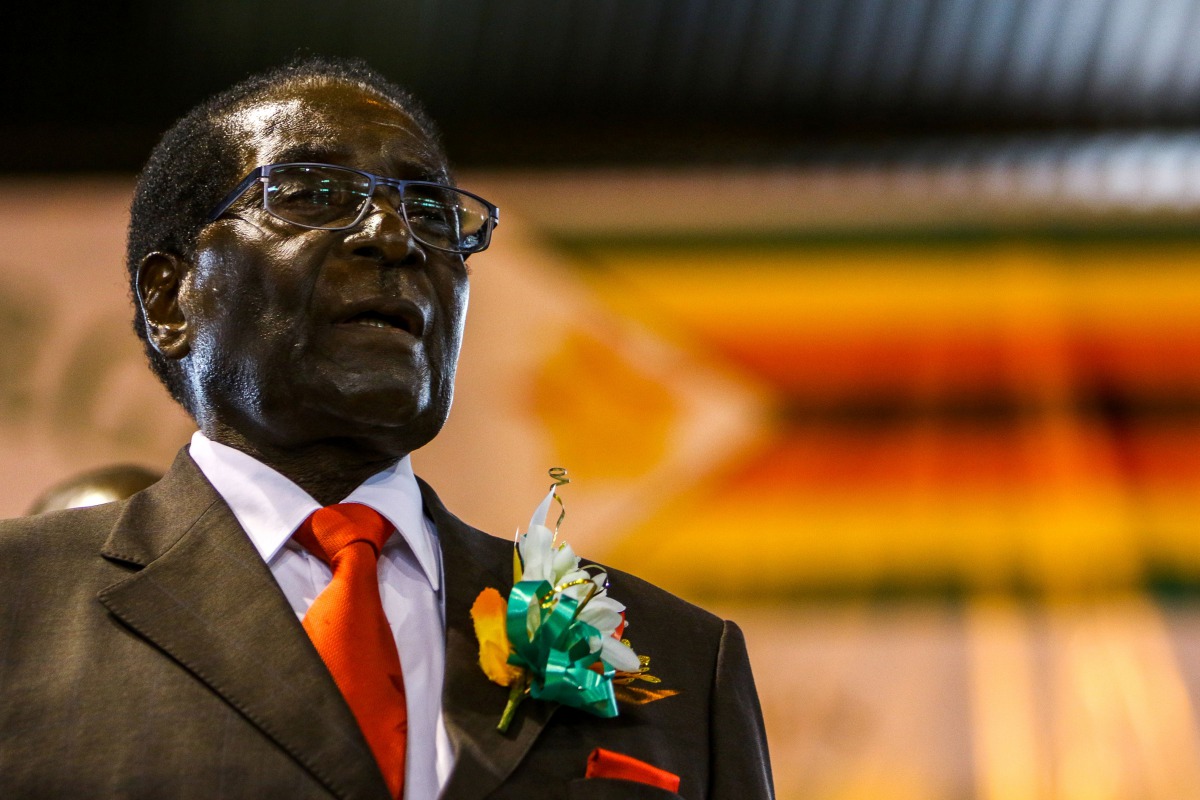 Zimbabwe President Robert Mugabe attends a meeting with the Zimbabwe National Liberation War Veterans Association on April 7, 2016 in Harare (AFP / Jekesai Njikizana)