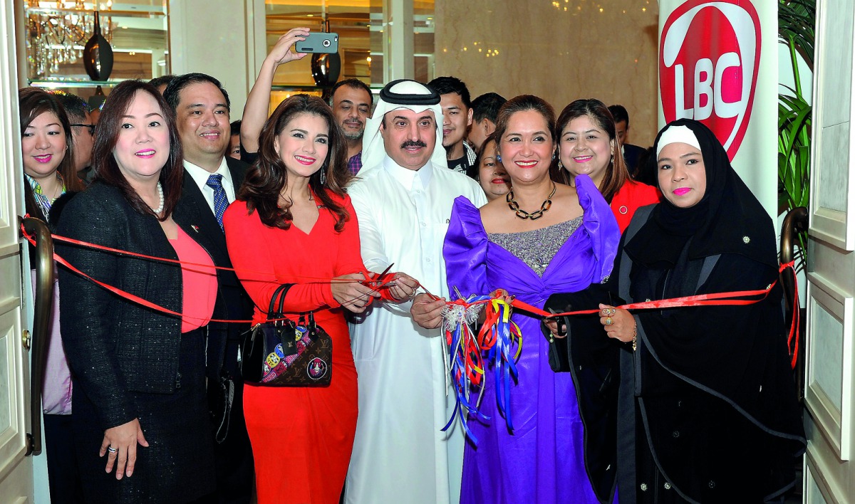 Filipina singer and actress, Isabel Granada (fourth left); Philippine Department of Trade and Industry Undesecretary, Ruth Castelo (second left); Consultant at Philippine Economic Zone Authority, Joseph Timothy Rivera (third left); CEO of the Al Hakeem Gr