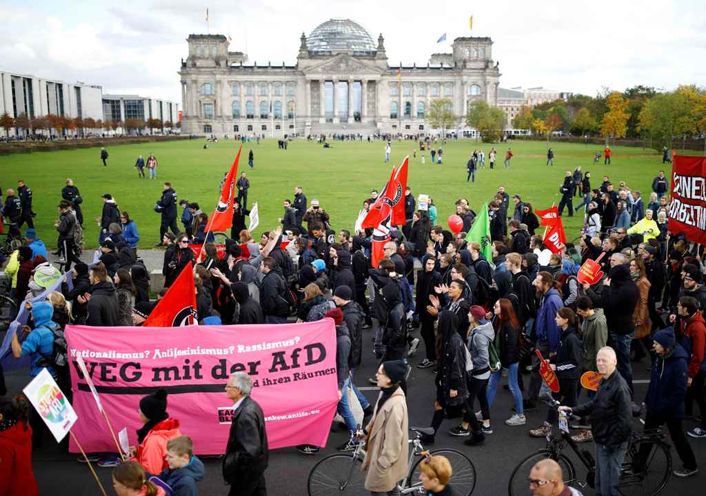 Protesters demonstrate against the anti-immigration party Alternative for Germany (AfD) becoming part of the German lower house of parliament Bundestag for the first time, in Berlin, Germany October 22, 2017. REUTERS/Axel Schmidt