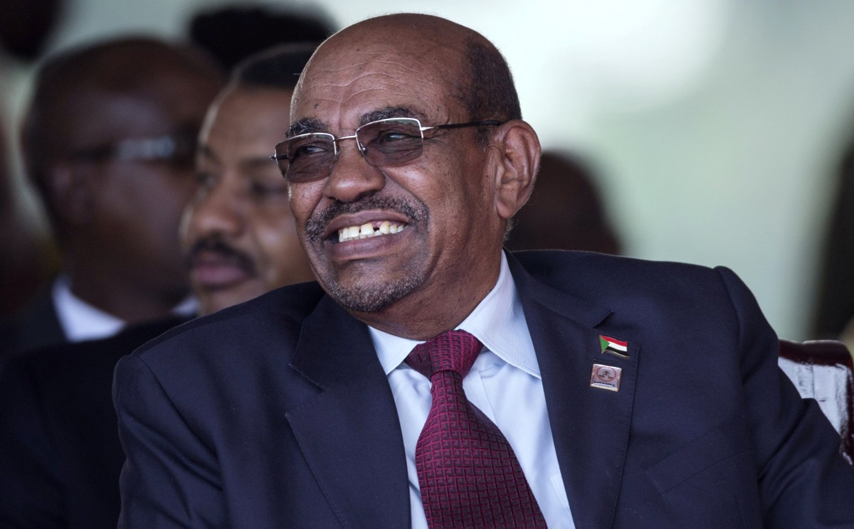 FILE PHOTO: Sudan President Omar Hassan al-Bashir attends the swearing-in ceremony of Uganda president Yoweri Kaguta Museveni in Kampala, May 12, 2016 (Reuters / Edward Echwalu) 