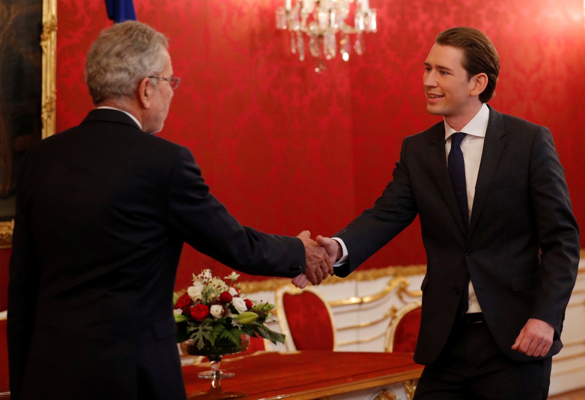 Austria's President Alexander Van der Bellen (L) receives head of the People's Party (OeVP) Sebastian Kurz at his office in Vienna, Austria, October 23, 2017. Reuters/Heinz-Peter Bader