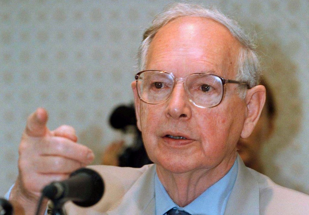 A file photo of Ninian Stephen, a judge and former governor-general of Australia, gestures during a news conferece in Phnom Penh, Cambodia, November 17, 1998. REUTERS/Stringer.
