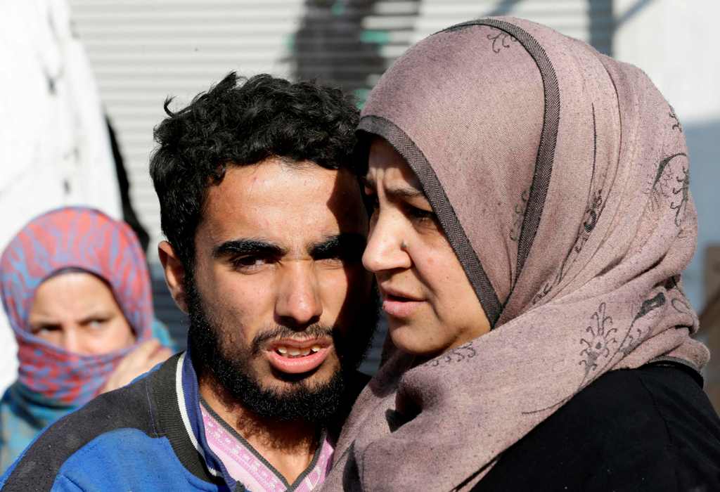 A Syrian man from the recently retaken desert town of Al-Qaryatain is greeted by relatives on October 29, 2017, after the Syrian army reportedly freed him from Islamic State (IS) group detention.  AFP / LOUAI BESHARA